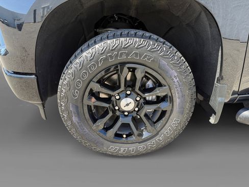 Used 2024 Chevrolet Silverado 1500 RST w/ Convenience Package II AWD/4WD image 9