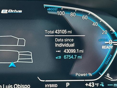 Used 2023 BMW 530e w/ M Sport Package image 29