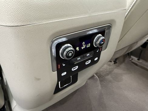Used 2021 GMC Yukon XL Denali w/ Denali Premium Package AWD/4WD image 25