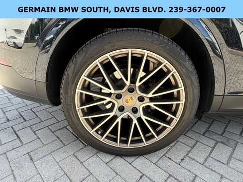 Used 2022 Porsche Cayenne S Platinum image 9