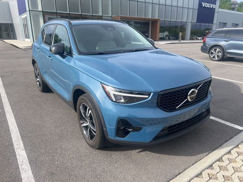 Used 2023 Volvo XC40 B5 Plus w/ Driver Assist Package AWD/4WD image 3