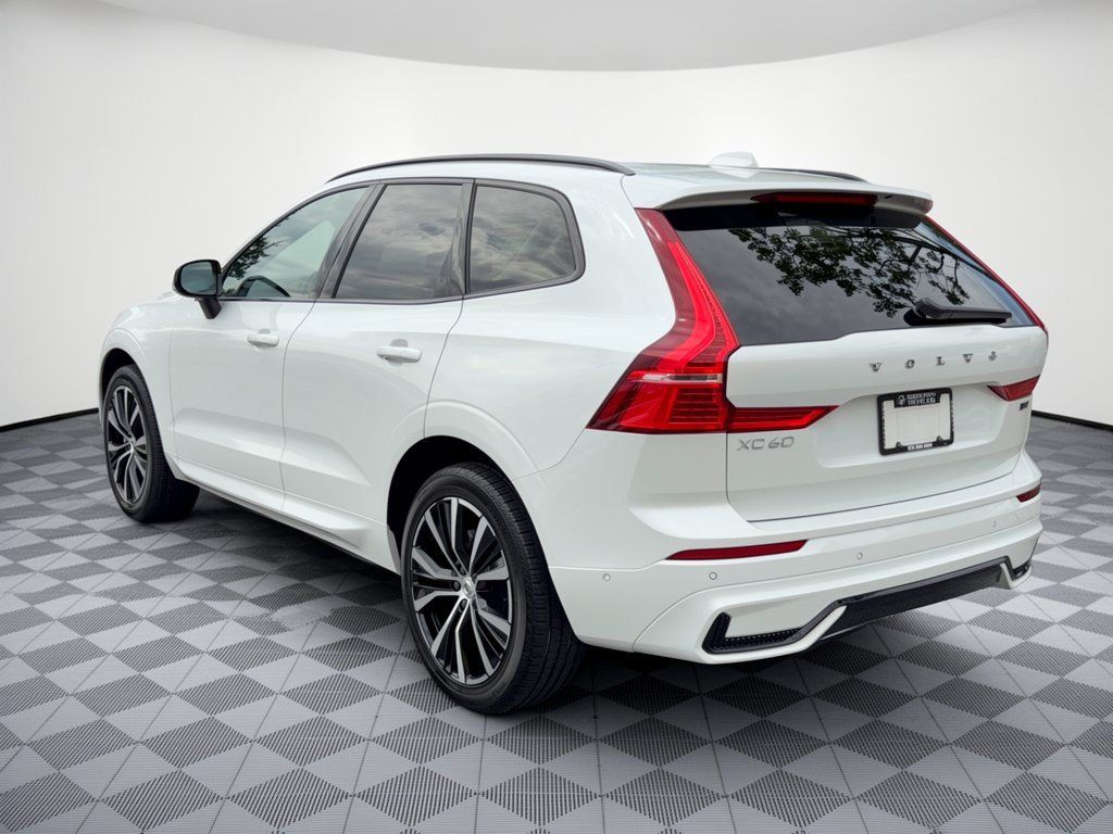 Used 2024 Volvo XC60 B5 Plus w/ Climate Package AWD/4WD image 3