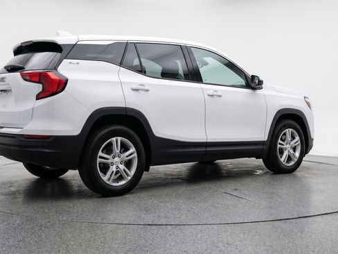 Used 2024 GMC Terrain SLE FWD image 9