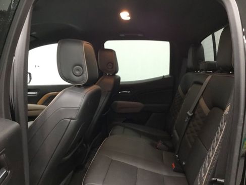 Used 2023 GMC Canyon Denali image 12