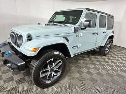 Used 2024 Jeep Wrangler Unlimited w/ Convenience Group AWD/4WD image 7