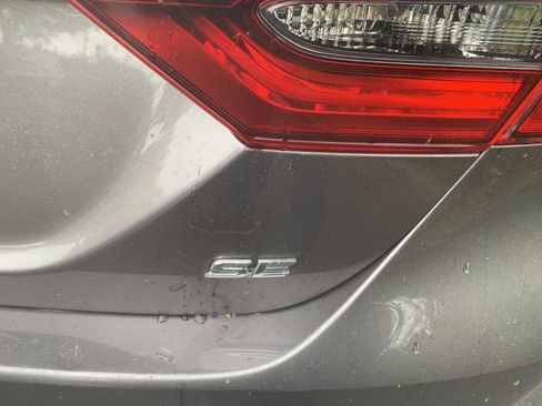 Used 2024 Toyota Camry SE image 6