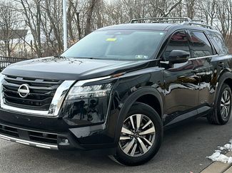 Used 2022 Nissan Pathfinder SL video 1