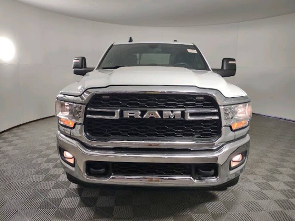 Used 2023 RAM 2500 Tradesman w/ Chrome Appearance Group AWD/4WD image 4