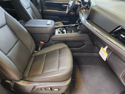 New 2025 Chevrolet Suburban RST w/ RST Capability Package image 11