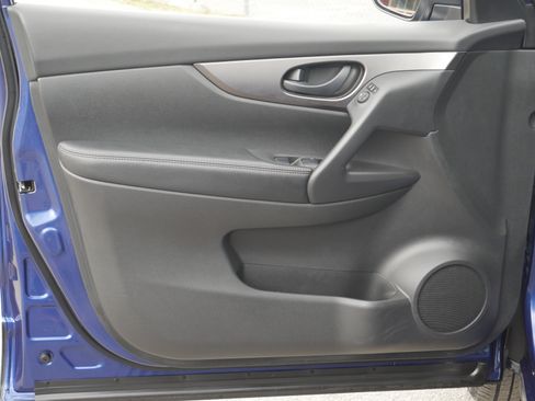 Used 2019 Nissan Rogue Sport S image 29