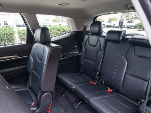 Used 2021 Kia Telluride LX FWD image 19