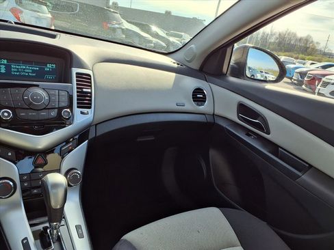Used 2014 Chevrolet Cruze LS image 4
