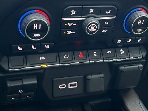 Used 2022 Chevrolet Silverado 1500 LTZ image 20