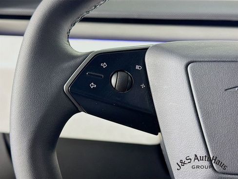 Used 2024 Tesla Cybertruck AWD Crew Cab image 13