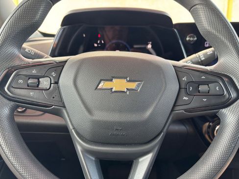 Used 2025 Chevrolet Trax LT image 27