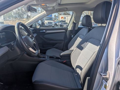Used 2025 Volkswagen Jetta SE FWD image 14