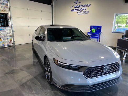 Used 2025 Honda Accord Sport image 1