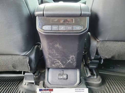 Used 2023 Toyota Highlander XLE FWD image 13