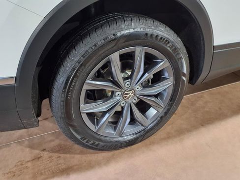 Used 2022 Volkswagen Tiguan SE image 7