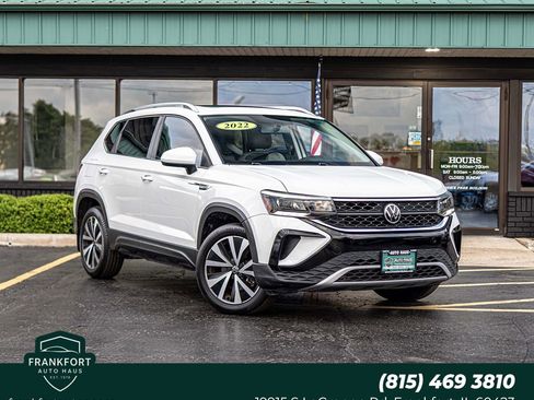 Used 2022 Volkswagen Taos SE w/ Panoramic Sunroof Package FWD image 1