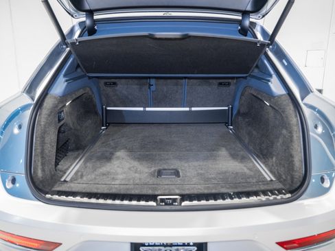 Used 2023 Bentley Bentayga V8 image 11