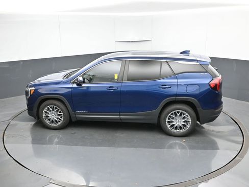 Used 2022 GMC Terrain SLE image 46