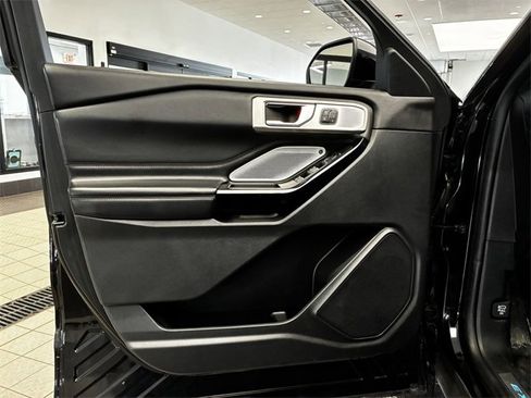 Used 2021 Ford Explorer Platinum w/ Equipment Group 601A image 13