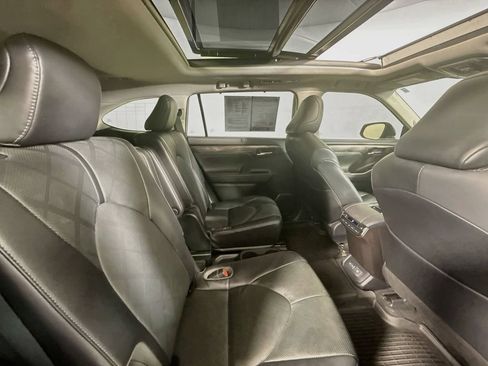 Used 2022 Toyota Highlander Platinum AWD/4WD image 29