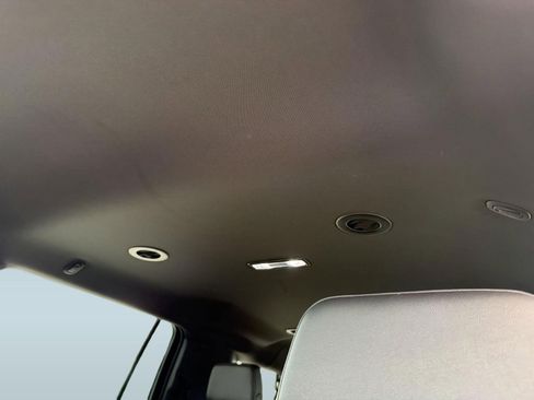 Used 2025 Chevrolet Suburban LT RWD image 27