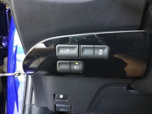 Used 2017 Toyota Prius Three w/ Protection Package image 32