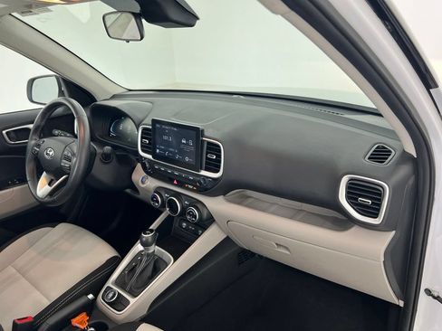 Used 2025 Hyundai Venue SEL FWD image 26