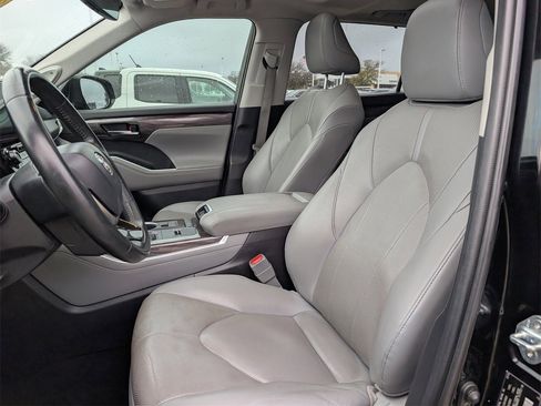 Used 2020 Toyota Highlander Limited image 27