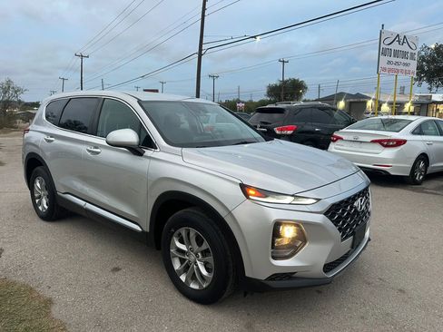 Used 2019 Hyundai Santa Fe SE image 3