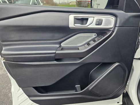 Used 2020 Ford Explorer Platinum w/ Premium Technology Package image 12