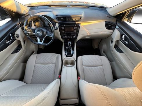 Used 2017 Nissan Rogue SV image 9