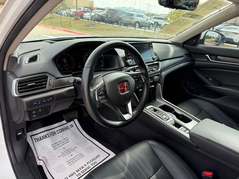 Used 2018 Honda Accord Touring image 11