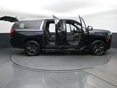 Used 2023 GMC Yukon XL Denali w/ Denali Reserve Package image 30