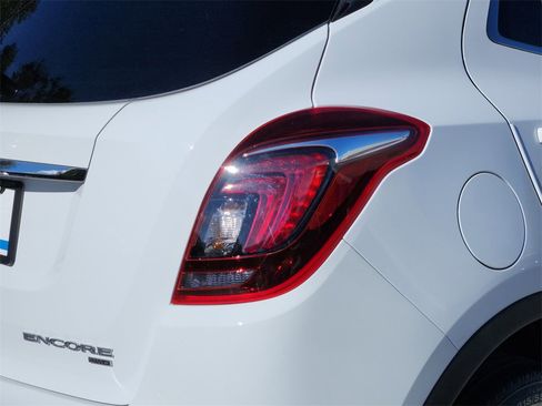 Used 2021 Buick Encore Preferred image 8