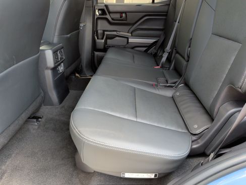 Used 2025 Toyota 4Runner TRD Off-Road Premium AWD/4WD image 39