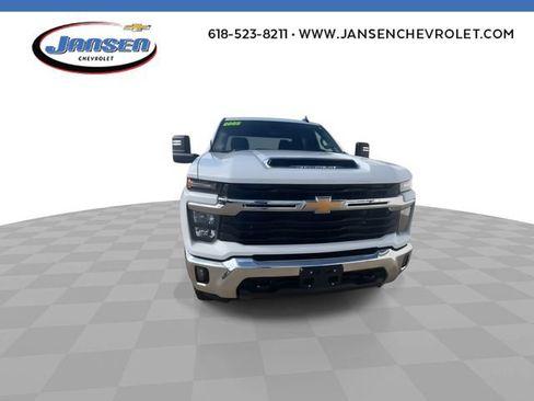 Used 2025 Chevrolet Silverado 2500 LT AWD/4WD image 3