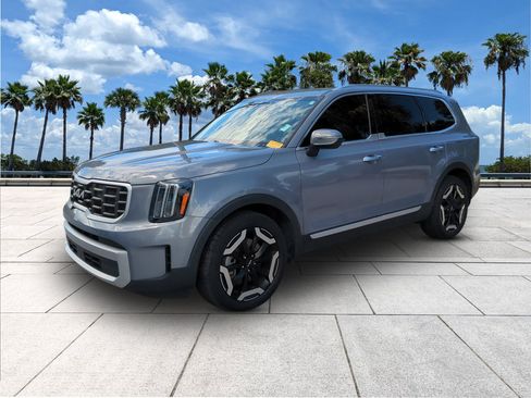 Used 2023 Kia Telluride S FWD image 4