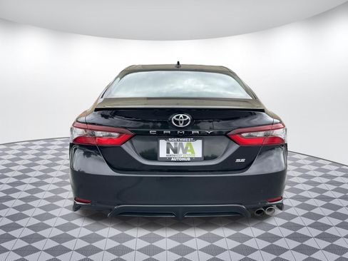 Used 2023 Toyota Camry SE FWD image 4
