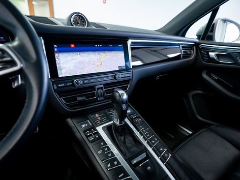 Used 2020 Porsche Macan image 37