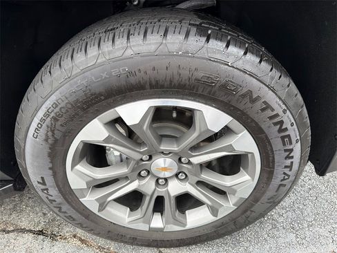 Used 2025 Chevrolet Suburban LT w/ Comfort Package image 12