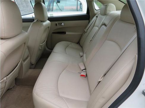 Used 2009 Buick LaCrosse CXL w/ Driver Confidence Package image 4