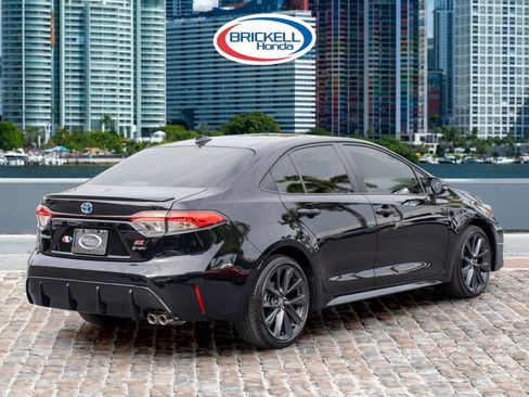 Used 2025 Toyota Corolla SE w/ SE Premium Package image 5