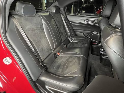 Used 2018 Alfa Romeo Giulia Quadrifoglio image 15