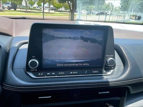 Used 2023 Nissan Rogue SV FWD image 19