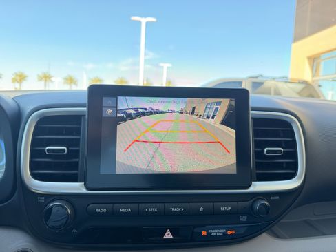 Certified 2025 Hyundai Venue SEL image 29
