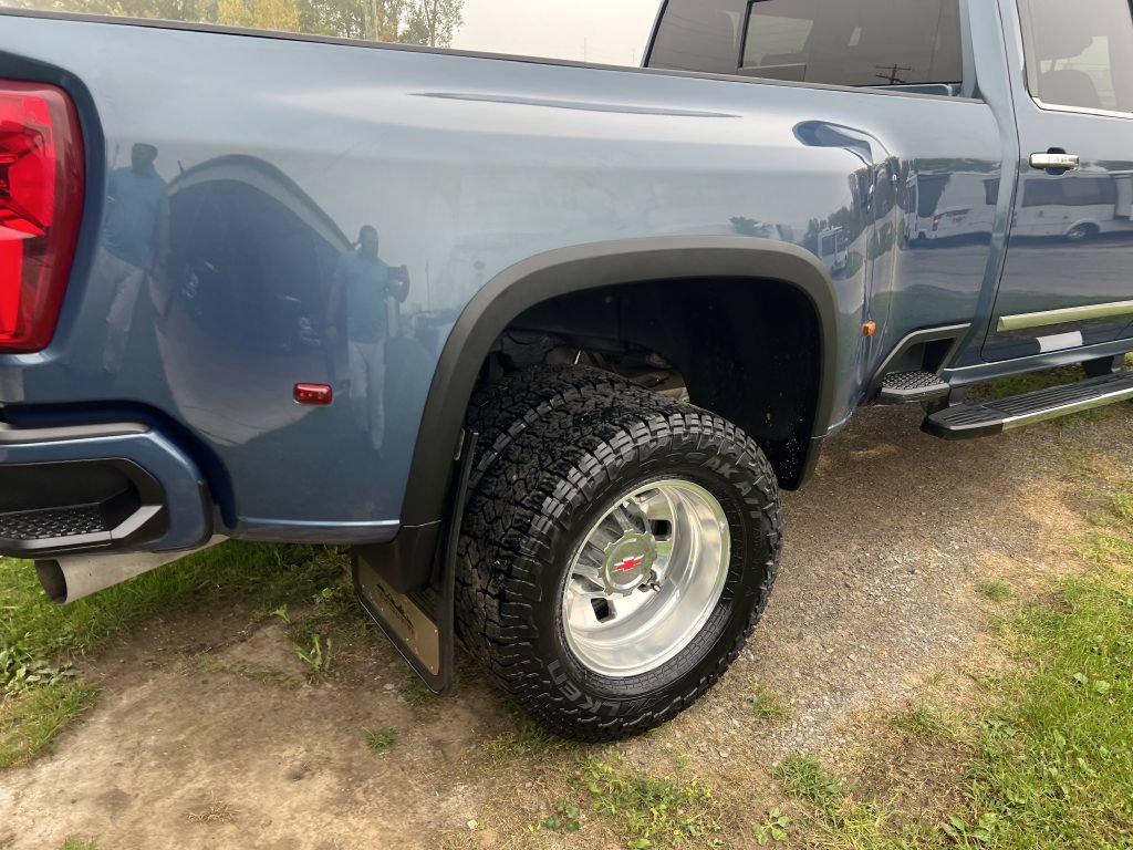 Used 2024 Chevrolet Silverado 3500 High Country w/ High Country Premium Package AWD/4WD image 17